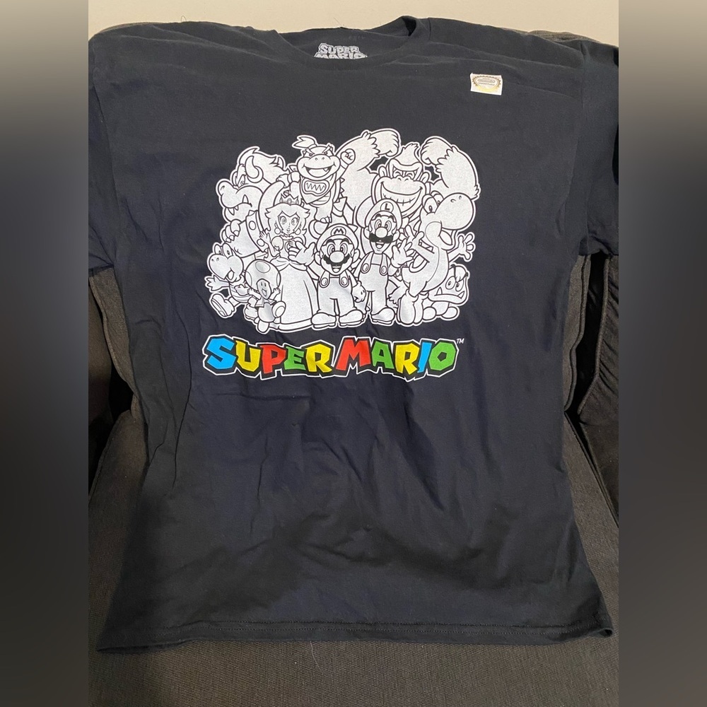Super Mario Brothers Tshirt Size Large - Picture 1 of 3